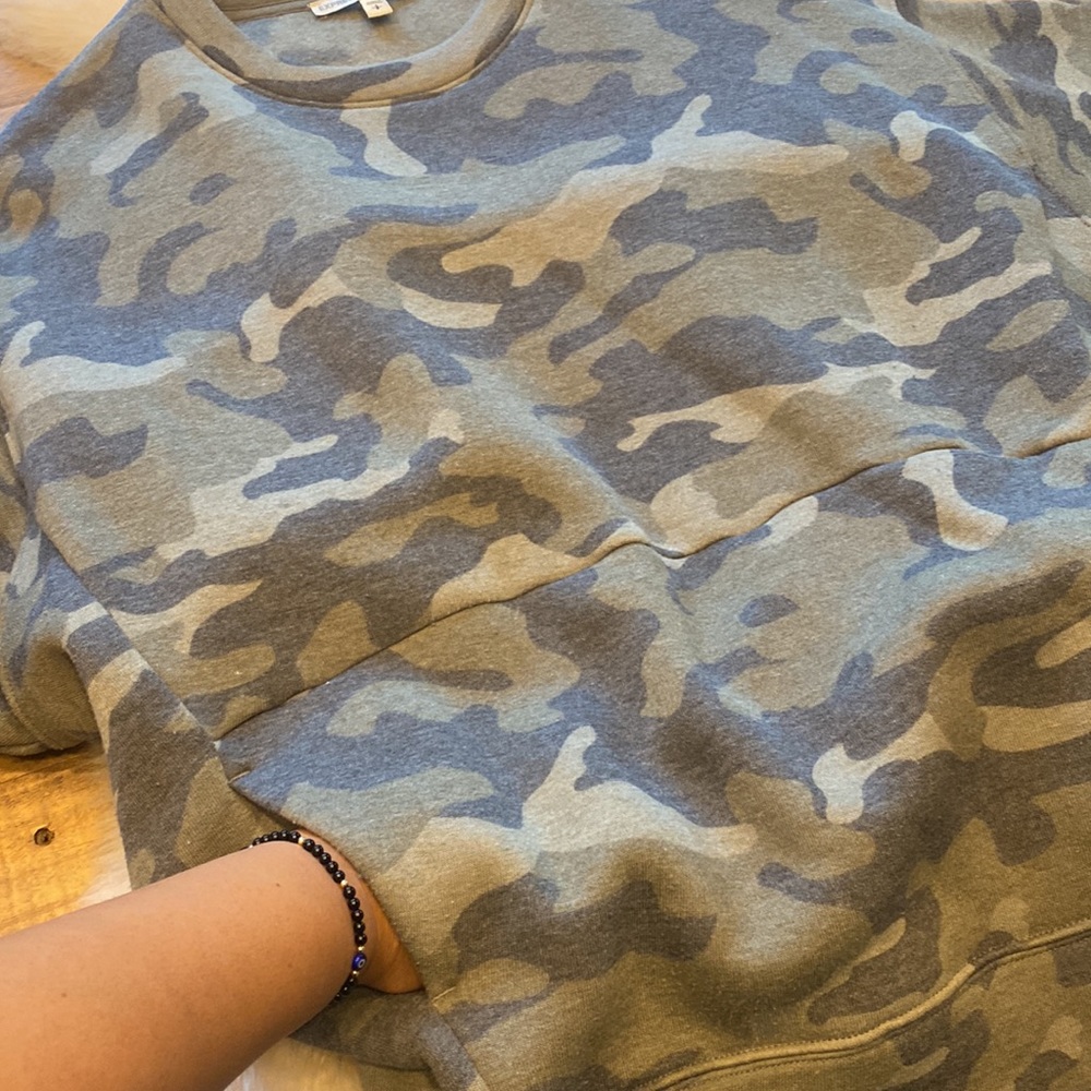 Express One Eleven Women's Faded Camo Crew Neck Front Pocket Sweatshirt - Picture 7 of 9